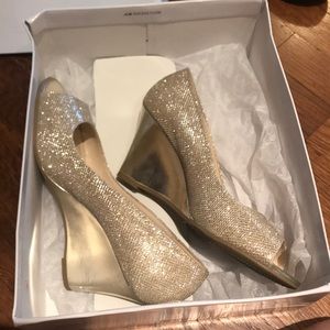 SPECTACULAR David’s Bridal Gold Glitter Wedges